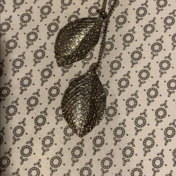 LEAF NECKLACE - Picture 2 of 2